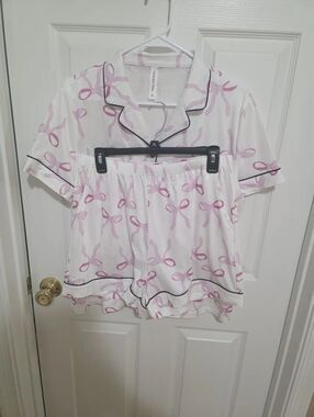 Women’s Short Sleeve Pajama Set - Pink Bow Print
